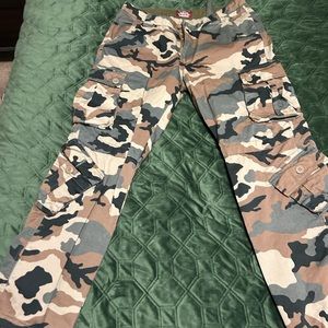 Men’s camo cargo pants